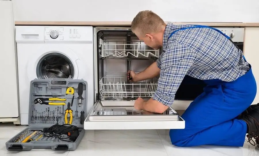 Mamak Siemens servisi teknisyen ekibi beyaz eşya tamiri yaparken